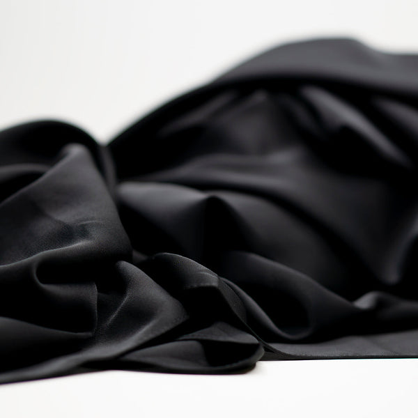 Medina Nida | Pitch Black